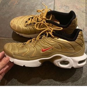 gold air max tn ⭐️